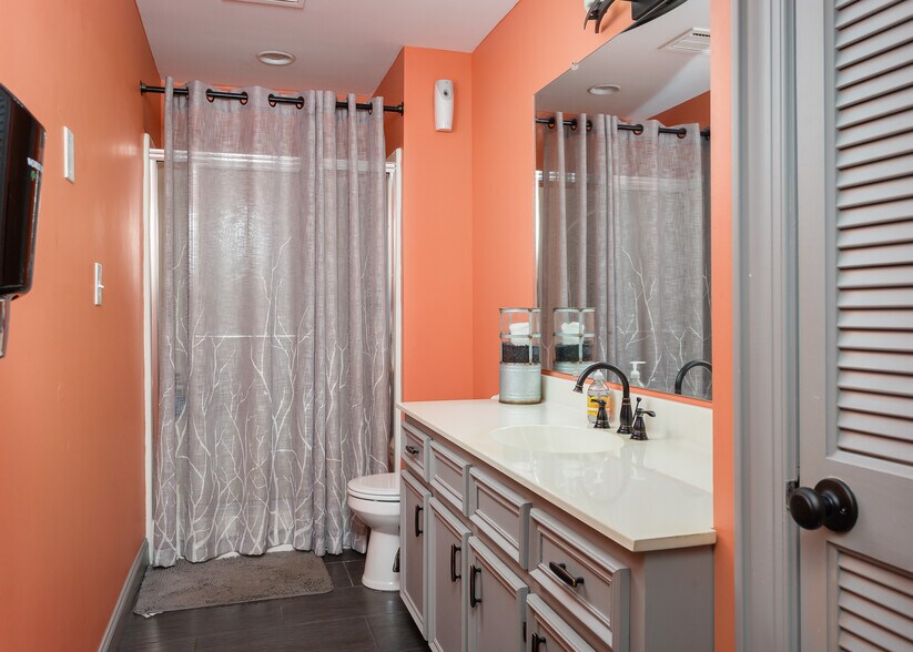 More Photos Of 109 N Court St, Florence Office For Sale