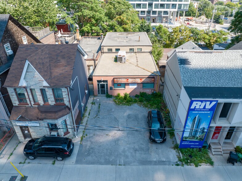 More Photos Of 99 River St, Toronto Storefront For Sale