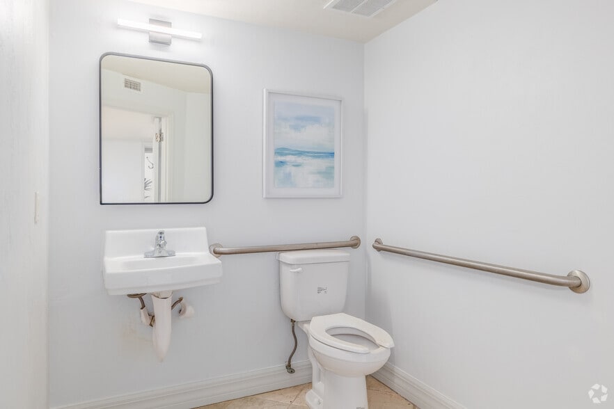 More Photos Of 305 SE 2nd Ave, Gainesville Office For Lease