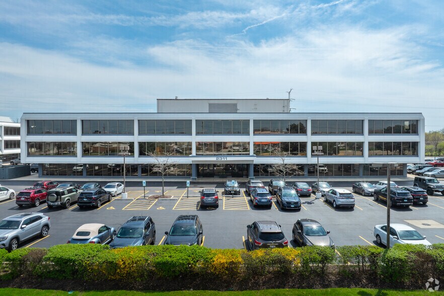 More Photos Of 2311 W 22nd St, Oak Brook Office For Lease