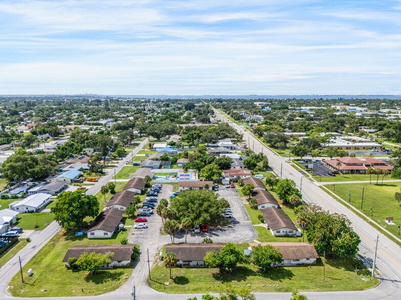 More Photos Of 5518 25th St W, Bradenton Apartments For Sale