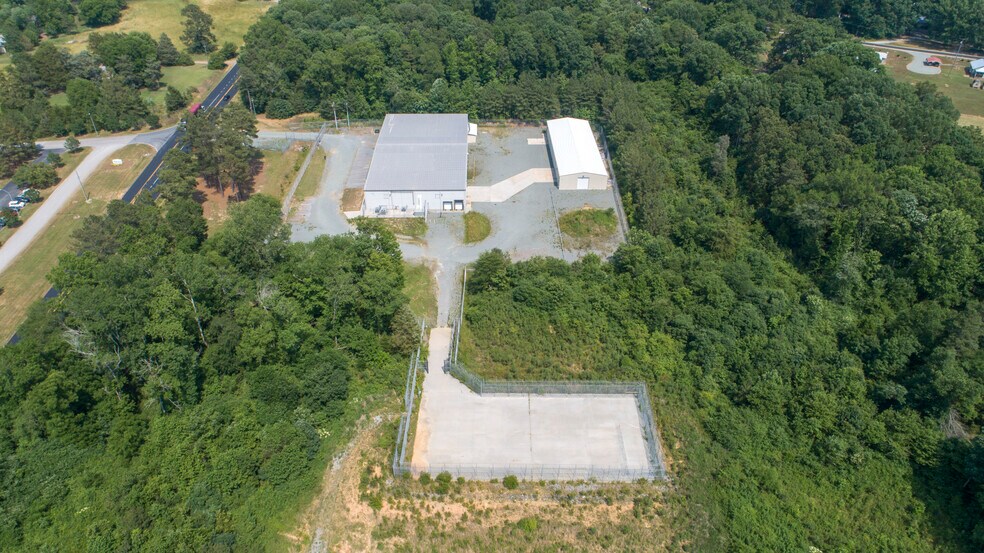 More Photos Of 13117 NC Highway 24/27, Robbins Warehouse For Lease