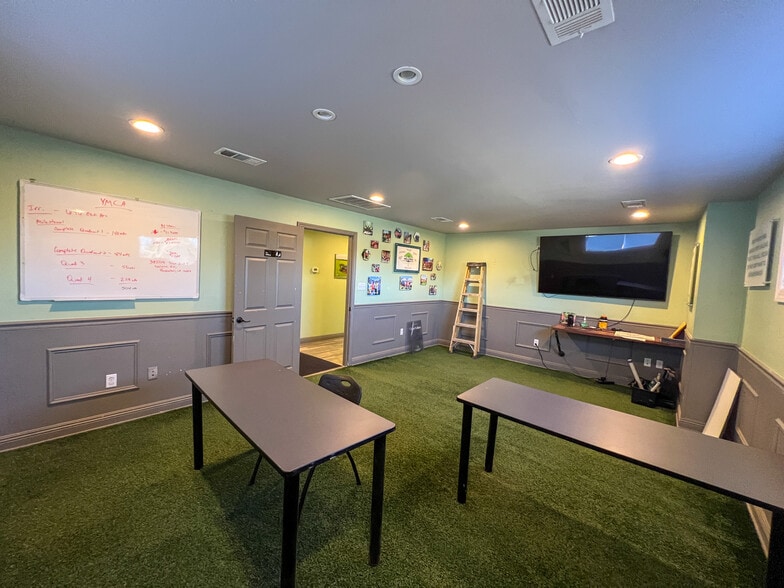 More Photos Of 39509 I-55 Service Rd, Ponchatoula Light Distribution For Lease