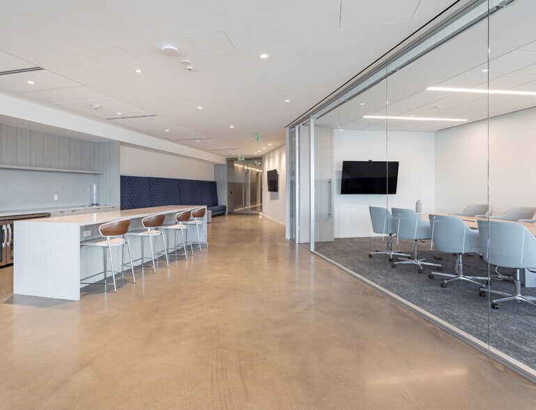 More Photos Of 655 New York Ave NW, Washington Office For Lease
