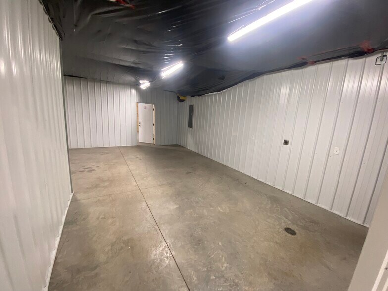 More Photos Of 514 E 9th St, Zumbrota Industrial For Lease