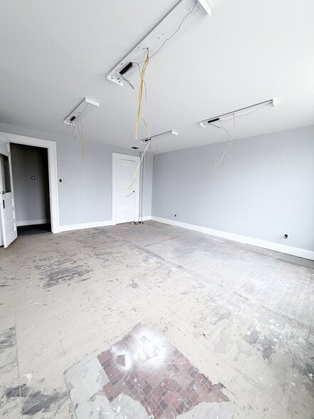 More Photos Of 5501 E Washington St, Indianapolis Storefront Retail Office For Sale