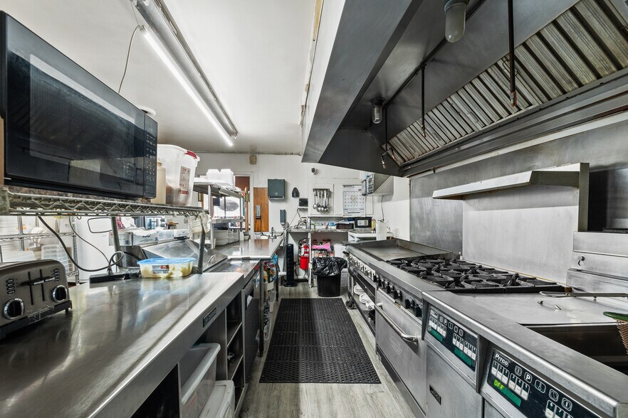 More Photos Of 601 Main St, Junction City Restaurant For Sale