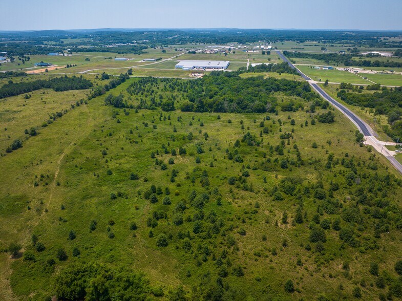 More Photos Of 7 Mathis Park Dr, Tahlequah Dormitory For Sale