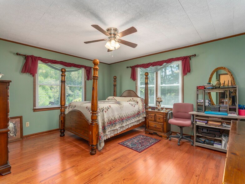 More Photos Of 96 Tower Ln, Waynesville Office For Sale