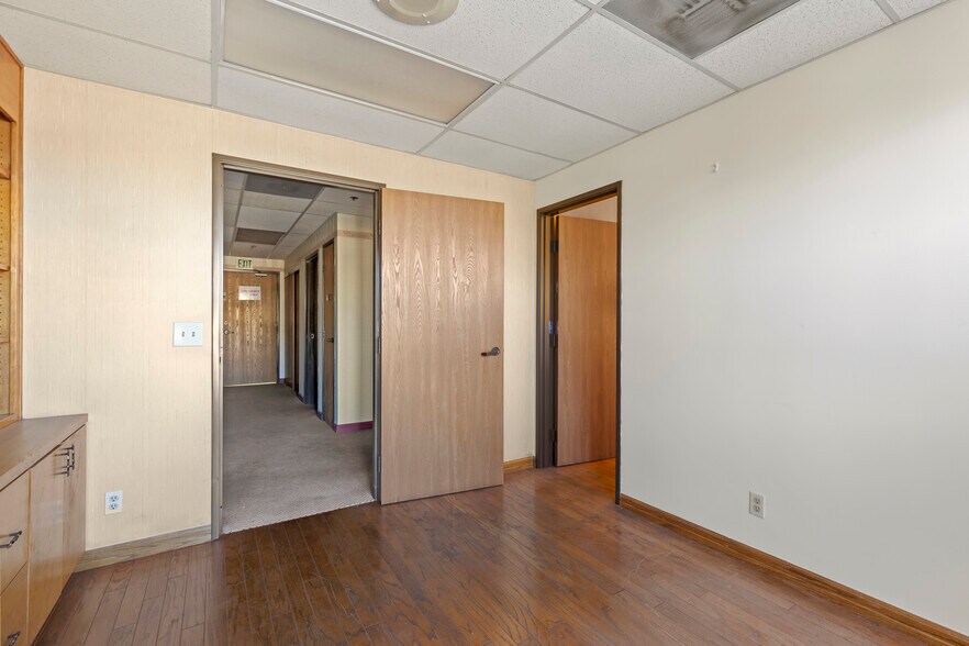 More Photos Of 44215 15th St W, Lancaster Medical For Sale