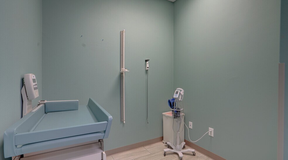 More Photos Of 3230 Interstate 30, Mesquite Medical For Lease