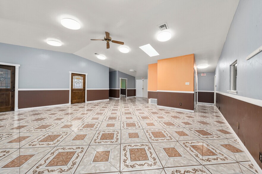 More Photos Of 3715 Bellmead Dr, Bellmead Office For Sale