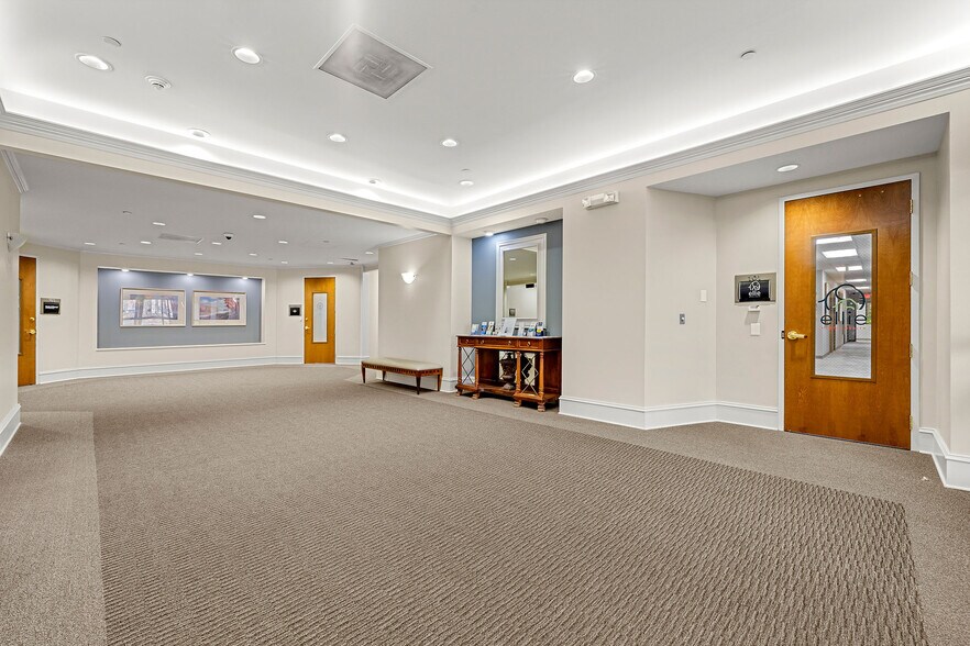 More Photos Of 10700 Medlock Bridge Rd, Duluth Medical For Sale