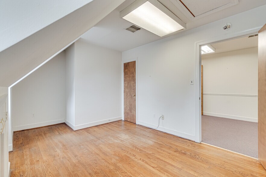 More Photos Of 217 N Washington St, Alexandria Office Residential For Sale