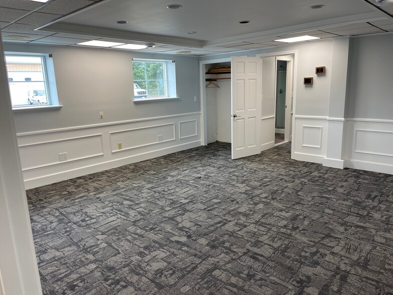 More Photos Of 246 S Meadow Rd, Plymouth Flex For Lease