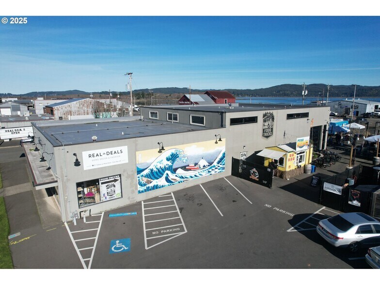 More Photos Of 790 N Bayshore Dr, Coos Bay Freestanding For Sale