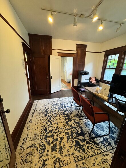 More Photos Of 518 SW 3rd St, Corvallis Office For Sale