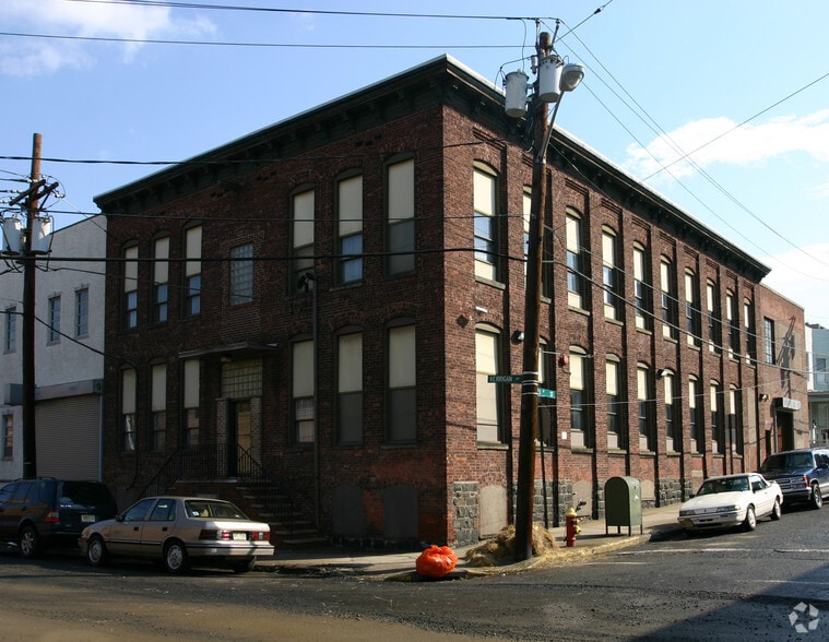 More Photos Of 2100 Kerrigan Ave, Union City Warehouse For Lease