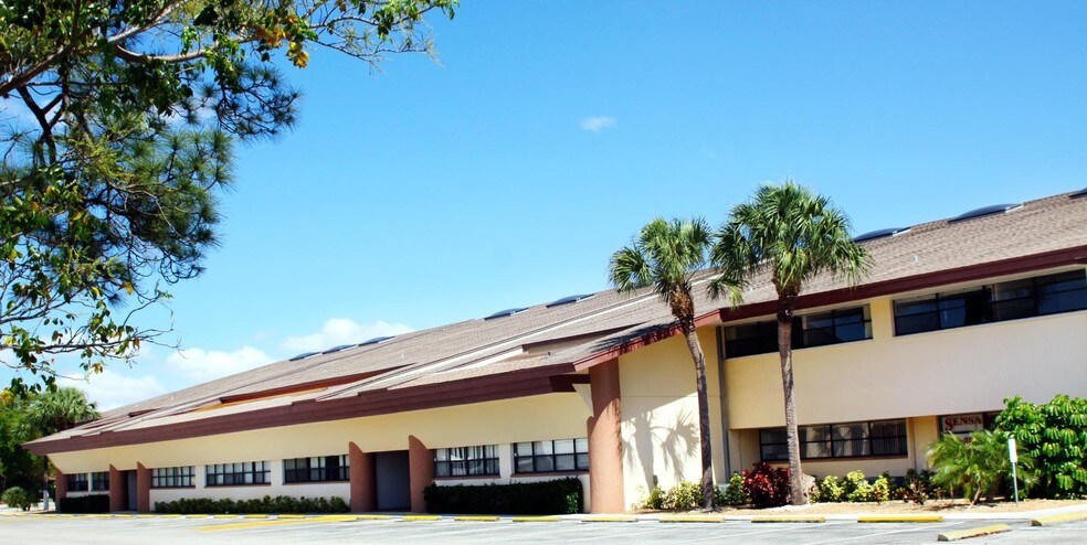 More Photos Of 12811 Kenwood Ln, Fort Myers Office For Lease
