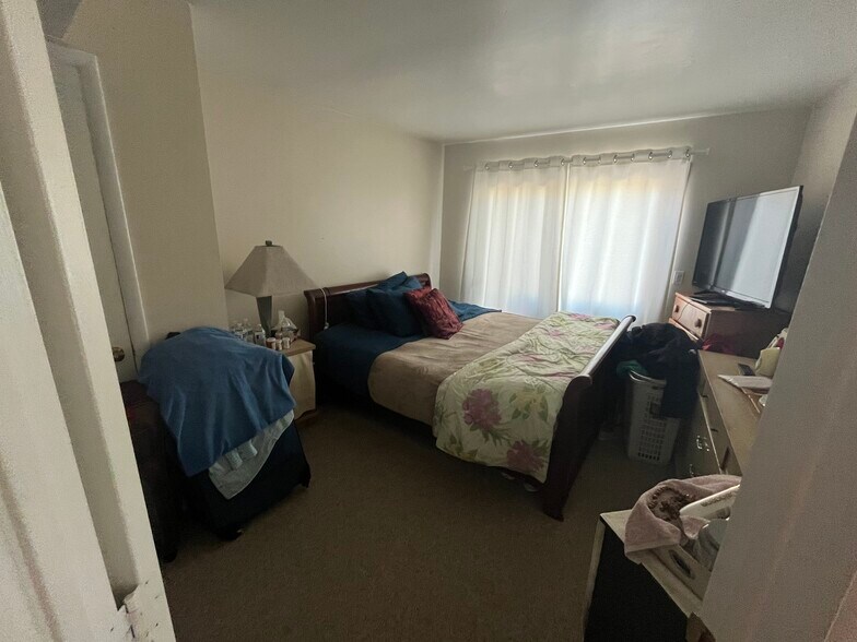 More Photos Of 558 Connecticut Ave, Norwalk Storefront Retail Residential For Sale