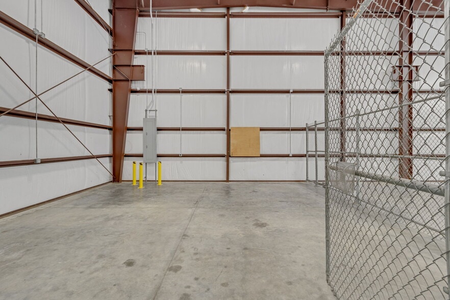 More Photos Of 8110 Parkside Ave, Baytown Warehouse For Sale