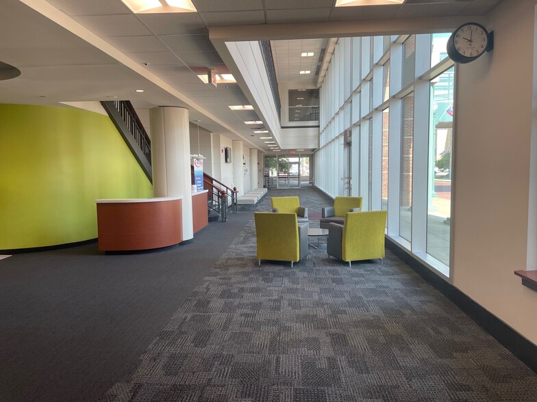 More Photos Of 400 3rd St SE, Canton Office For Lease