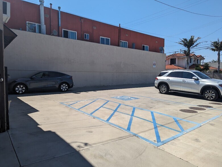 More Photos Of 1073 E Anaheim St, Long Beach Freestanding For Sale