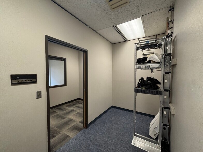 More Photos Of 3900 Arctic Blvd, Anchorage Office For Sale