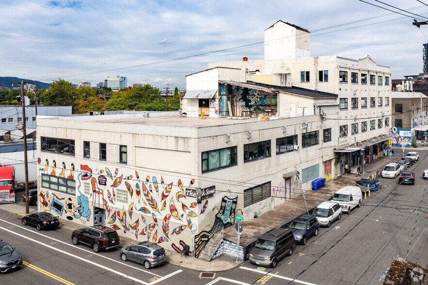 More Photos Of 232 SE Oak St, Portland Warehouse For Lease