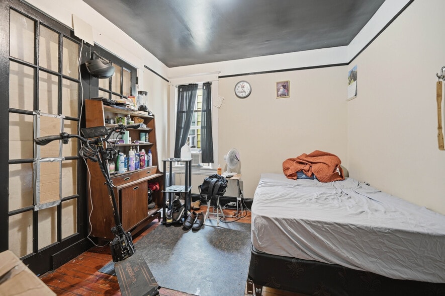 More Photos Of 25 Saratoga Ave, Yonkers Apartments For Sale