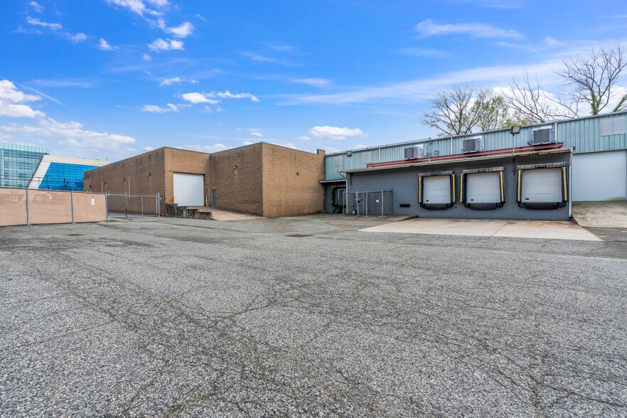 More Photos Of 4865 Arthur Kill Rd, Staten Island Warehouse For Sale