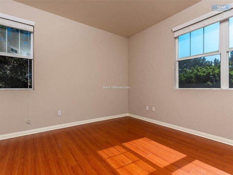 More Photos Of 1239 W 30th St, Los Angeles Apartments For Sale