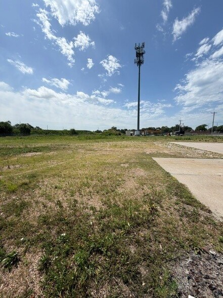 More Photos Of 2700 Kansas Ave, Hastings Distribution For Lease