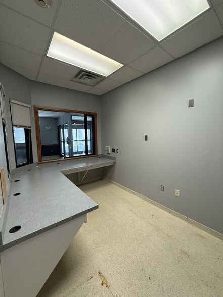 More Photos Of 305 River Dr, LaFollette Medical For Sale