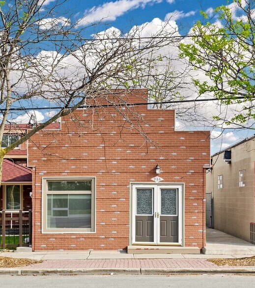 More Photos Of 956 Lake Dr E, Georgina Storefront Retail Residential For Sale
