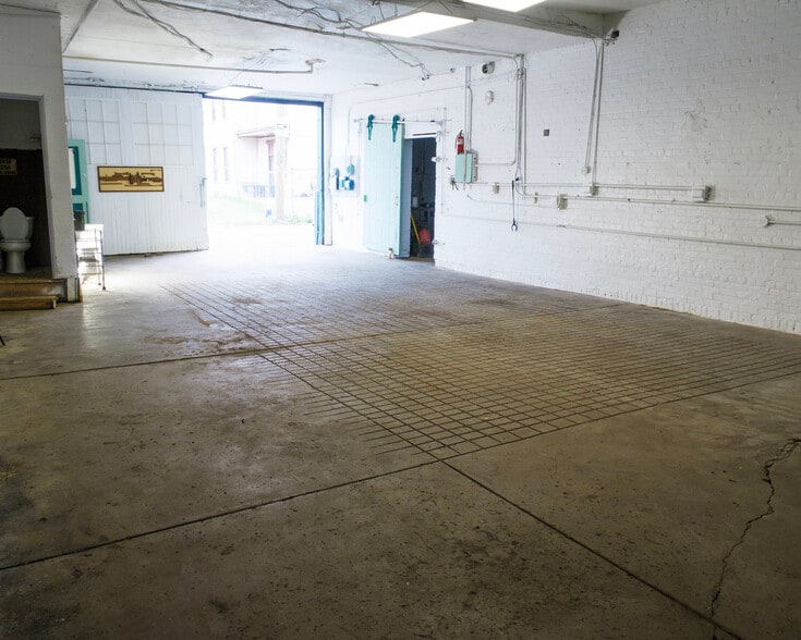 More Photos Of 411 Horace St, Cincinnati Light Manufacturing For Sale