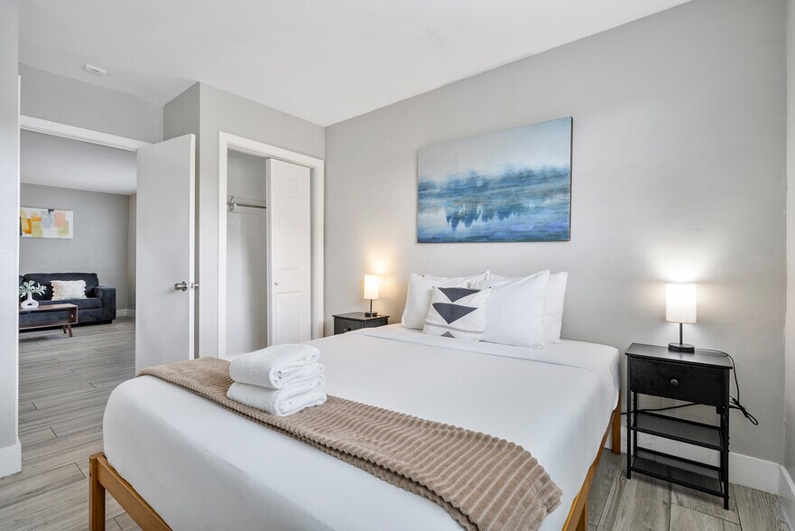 More Photos Of 50 SE 12th St, Fort Lauderdale Apartments For Sale