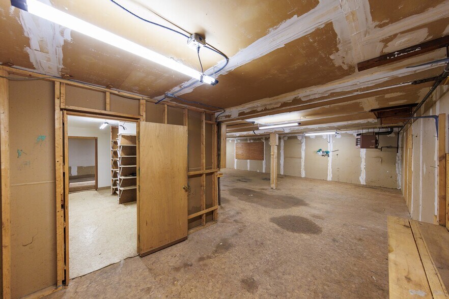 More Photos Of 144 S Main St, Brooklyn Medical For Lease