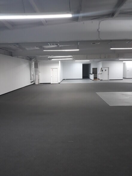 More Photos Of 30798 US Highway 19 N, Palm Harbor Warehouse For Lease