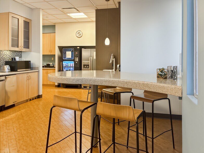 More Photos Of 100 Illinois St, Saint Charles Coworking Space