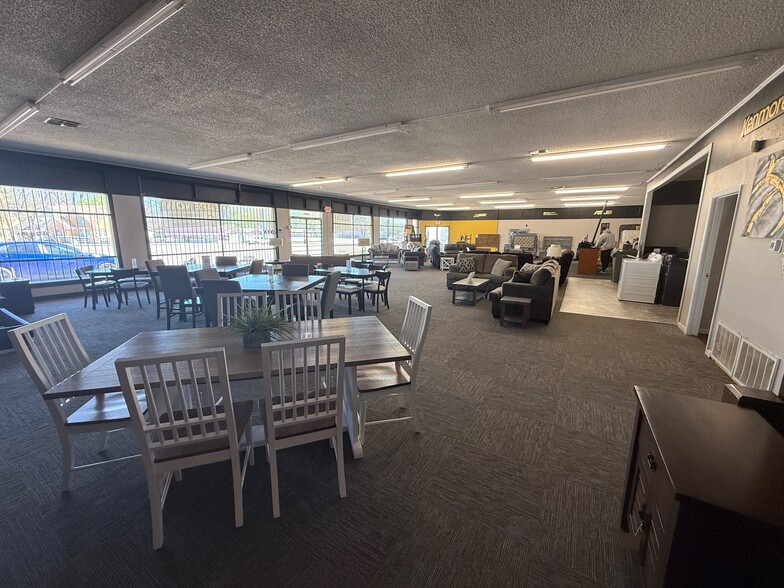 More Photos Of 1404 W Gentry Pky, Tyler Freestanding For Sale