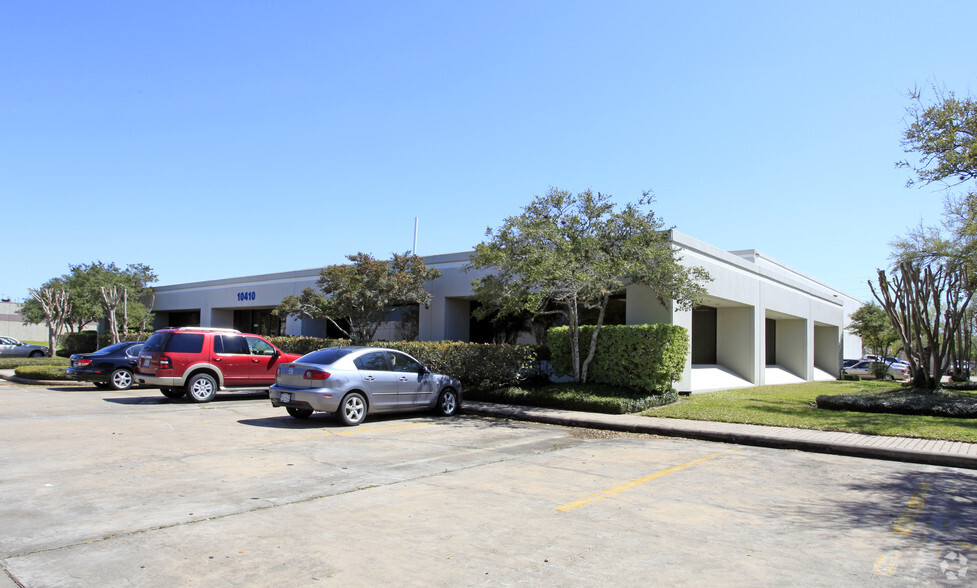 Primary Photo Of 10410 Corporate Dr, Sugar Land Light Distribution For Sale