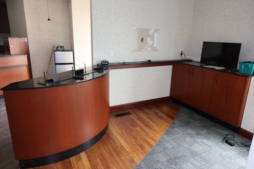 More Photos Of 3269 Highway 126, Blountville Bank For Sale