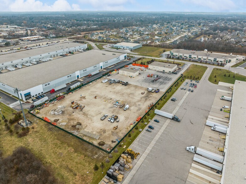 More Photos Of N59W13449 Manhardt Dr, Menomonee Falls Light Distribution For Lease