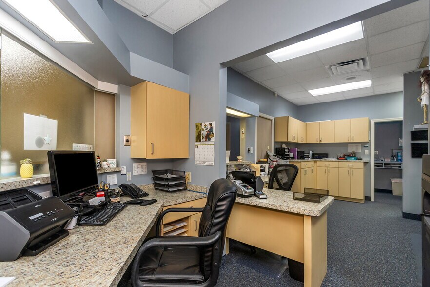 More Photos Of 7641 66th St N, Pinellas Park Medical For Sale