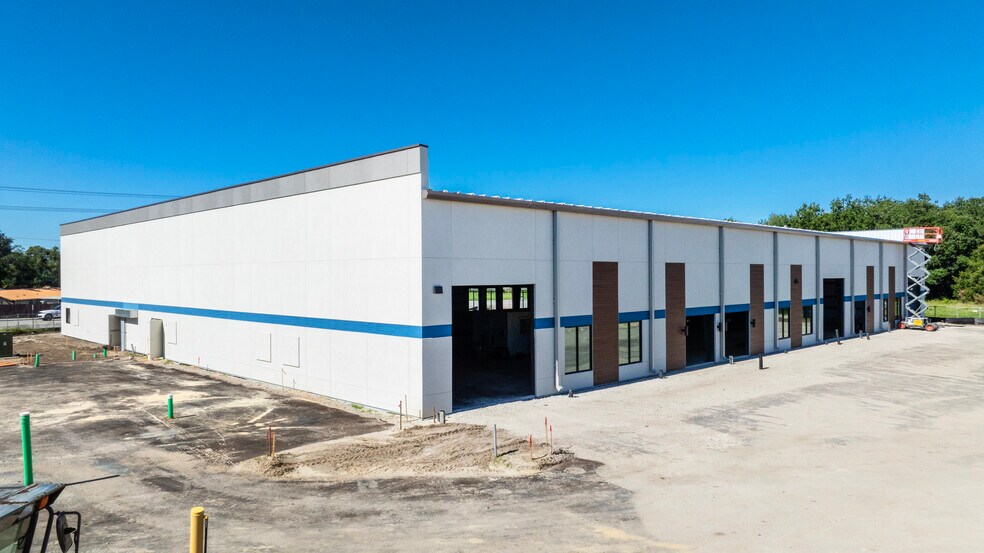 More Photos Of 1530 Kendrick Ln, Lakeland Warehouse For Sale