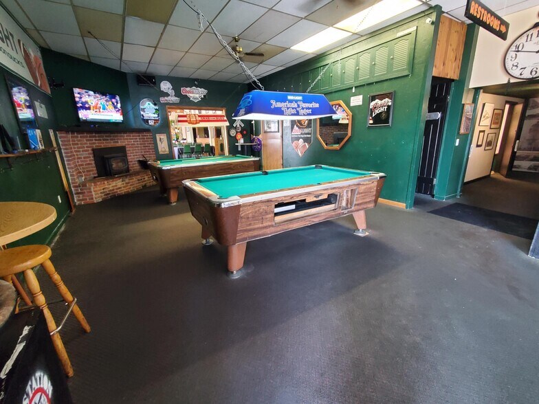 More Photos Of 295 S Broadway, Coos Bay Restaurant For Sale