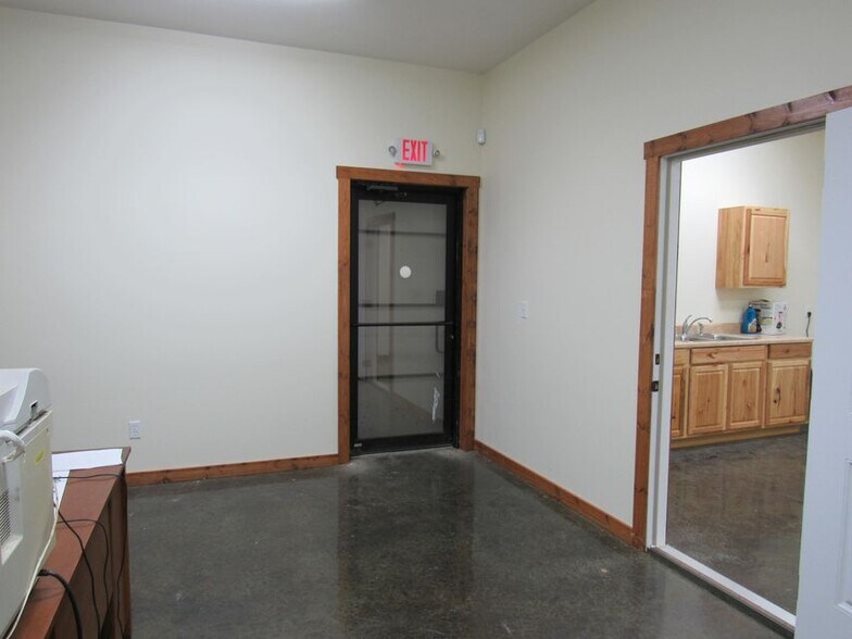 More Photos Of 975 E Daniel Dr, Mount Vernon Manufacturing For Sale