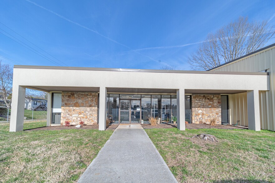 More Photos Of 2470 Fillmore Ave, Knoxville Light Distribution For Lease
