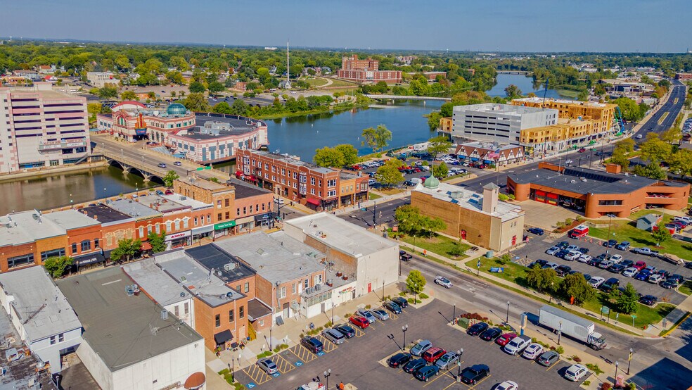 More Photos Of 50 N Broadway, Aurora Storefront Retail Residential For Lease